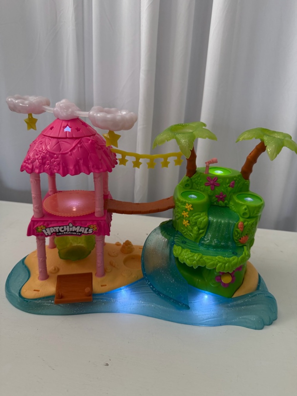 Hatchimals Tropical Playset with working lights and music - Picture 16 of 16